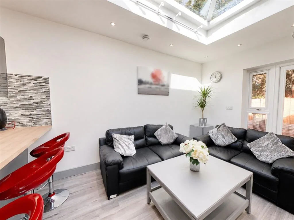 6 bedroom house for rent