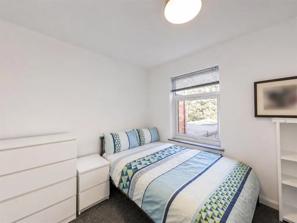 6 bedroom house for rent