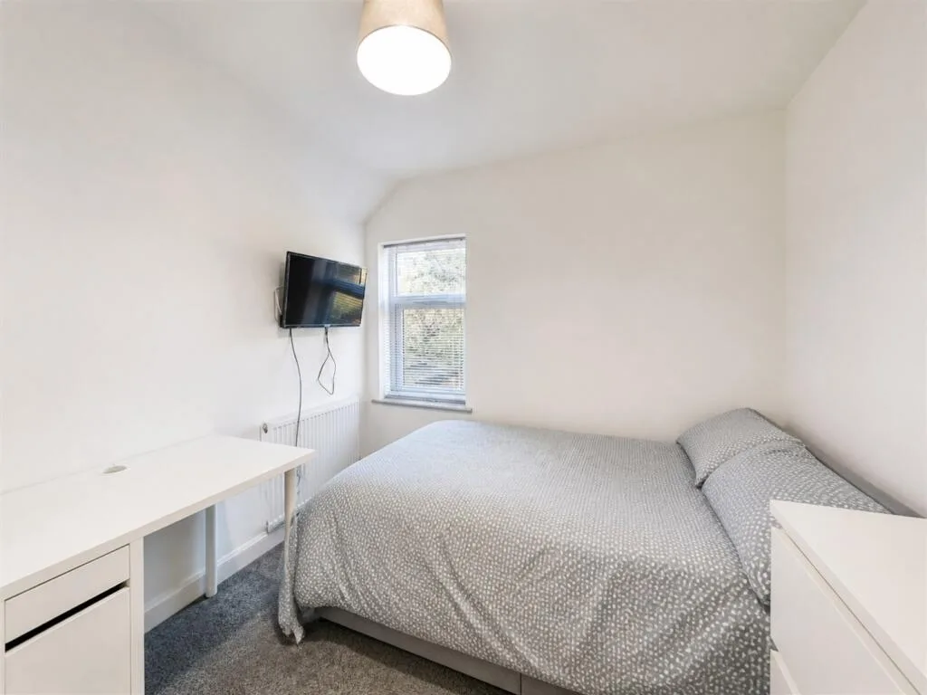 6 bedroom house for rent