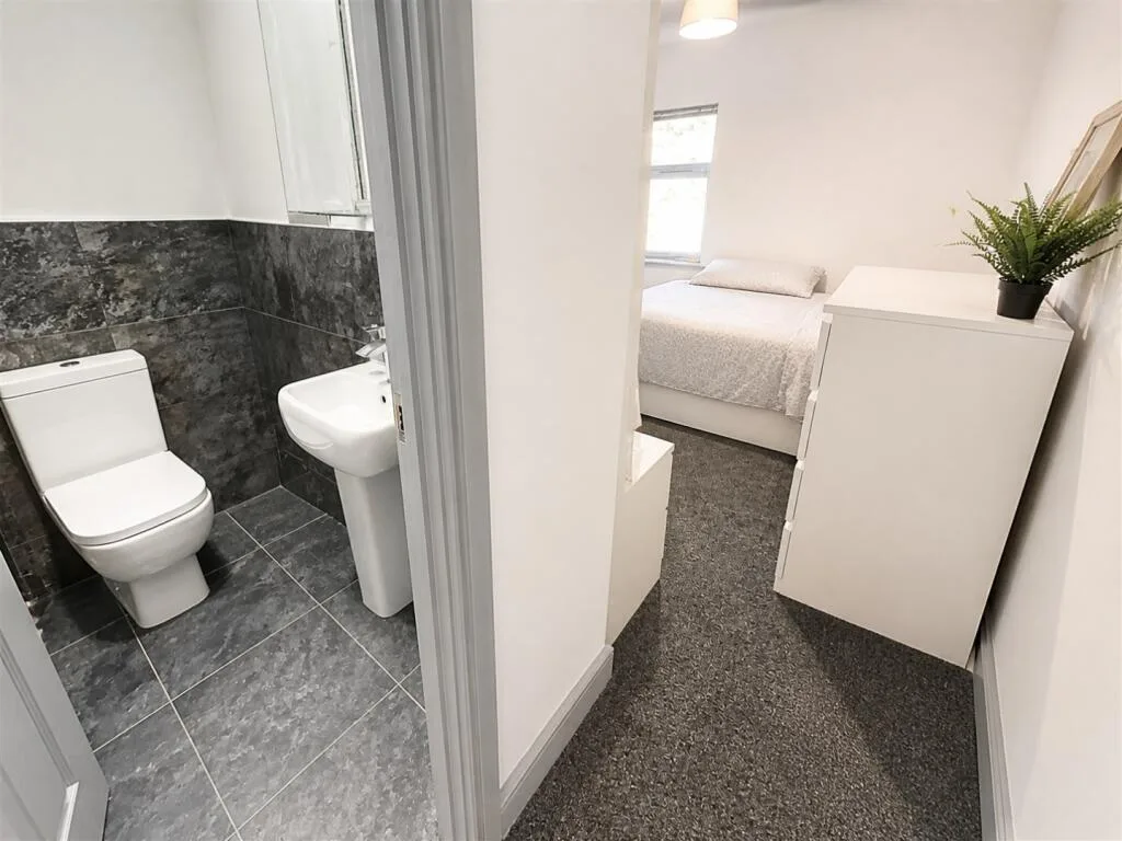 6 bedroom house for rent