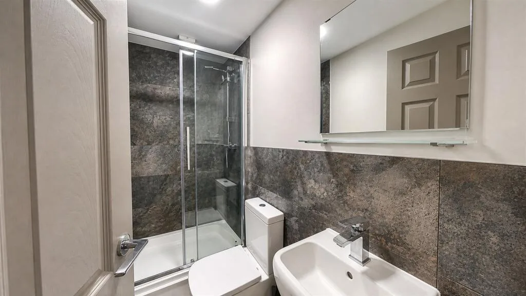 6 bedroom house for rent