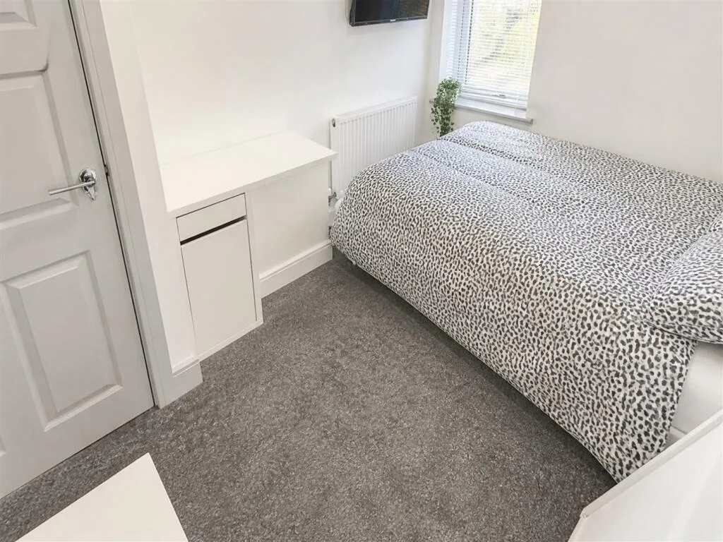 6 bedroom house for rent