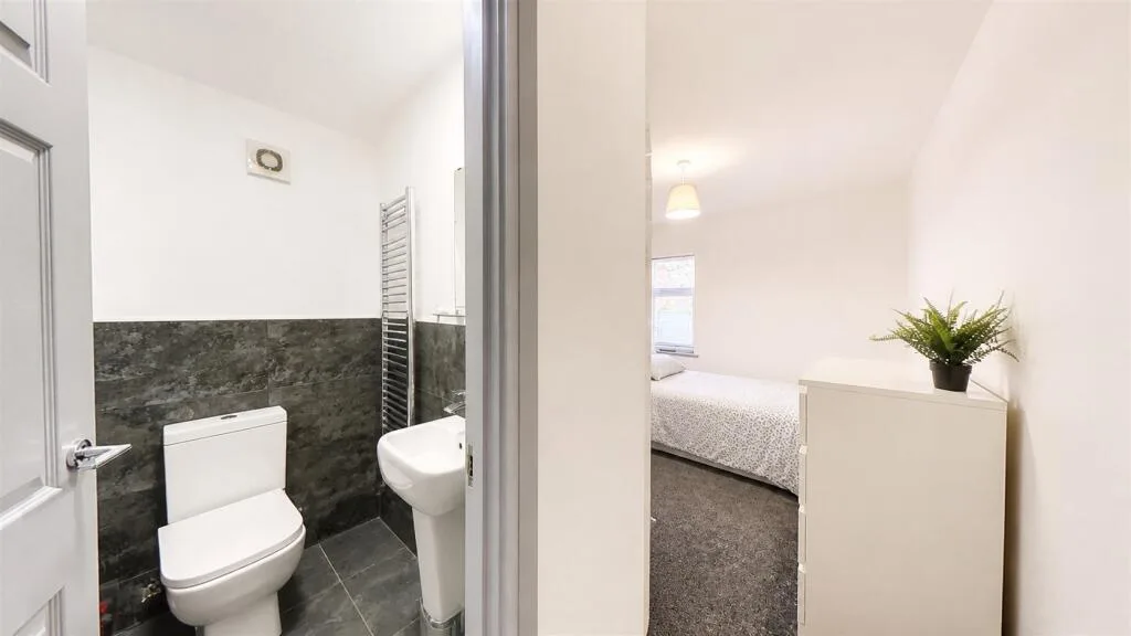 6 bedroom house for rent