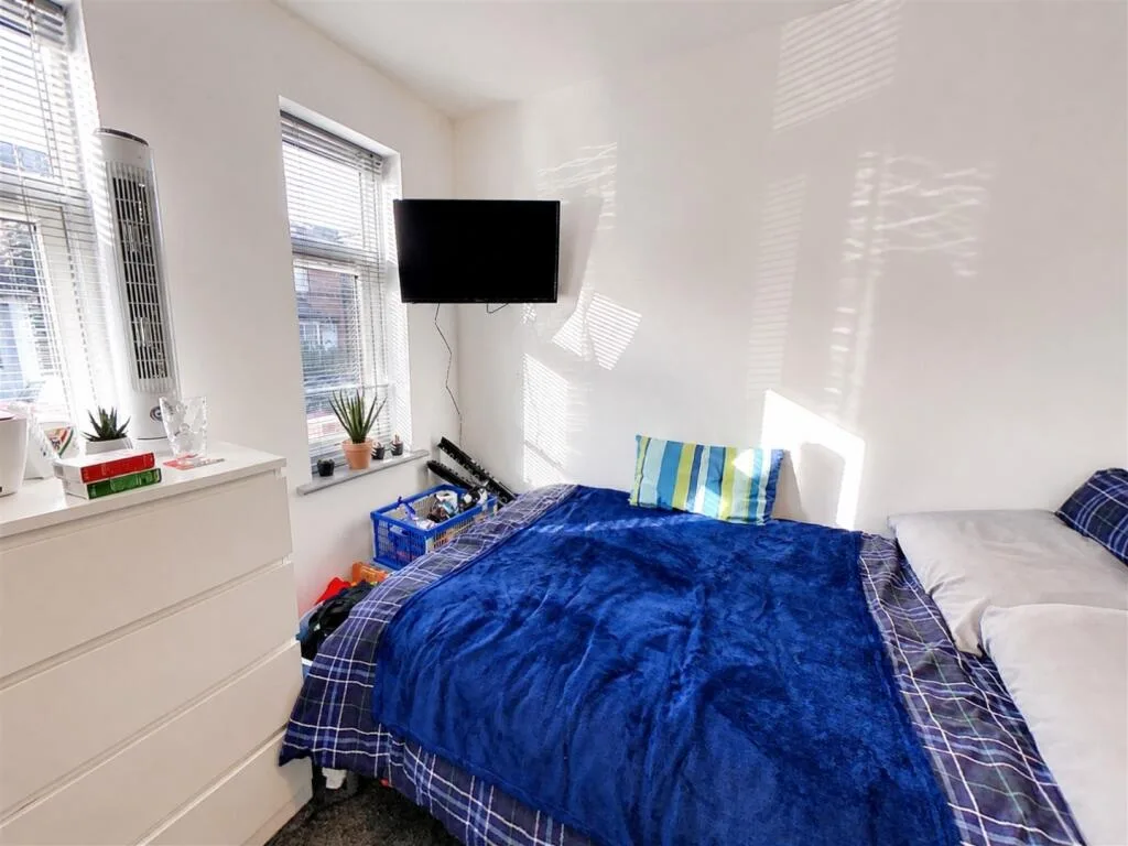 6 bedroom house for rent