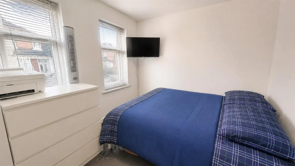 6 bedroom house for rent