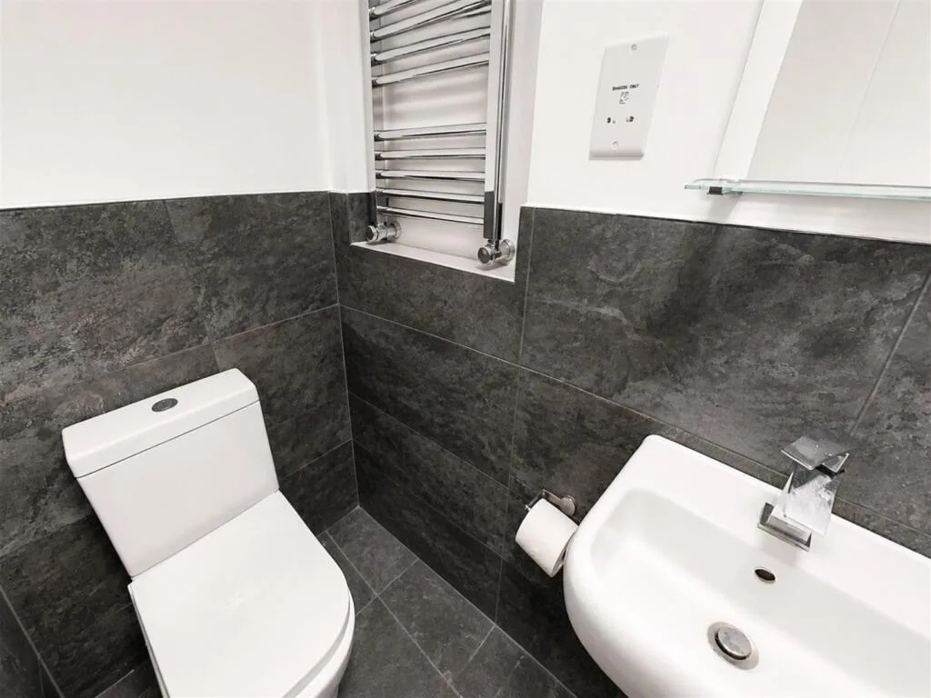 6 bedroom house for rent