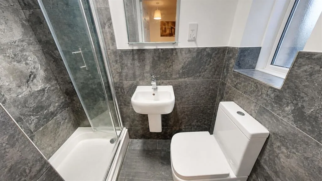 6 bedroom house for rent