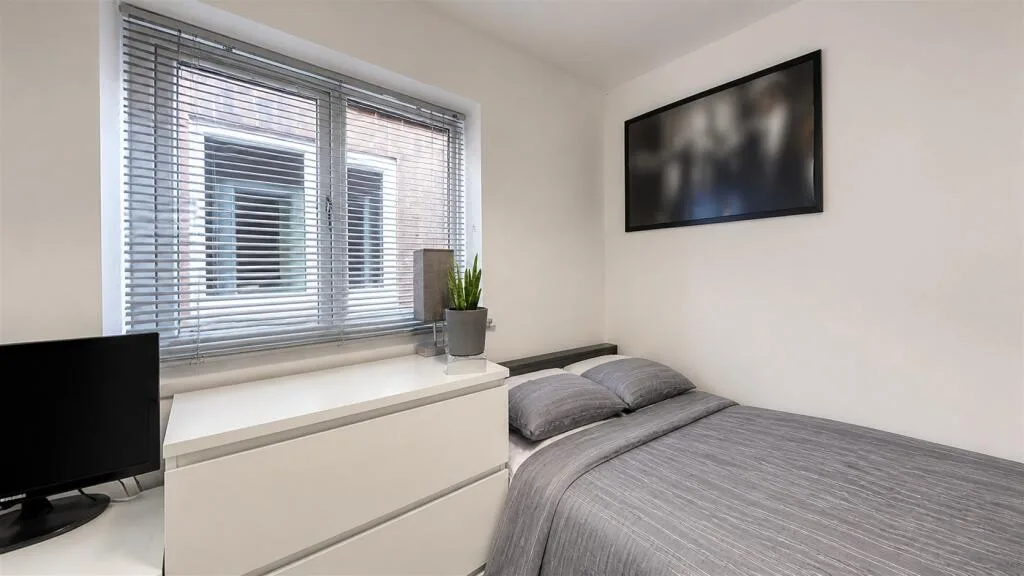6 bedroom house for rent