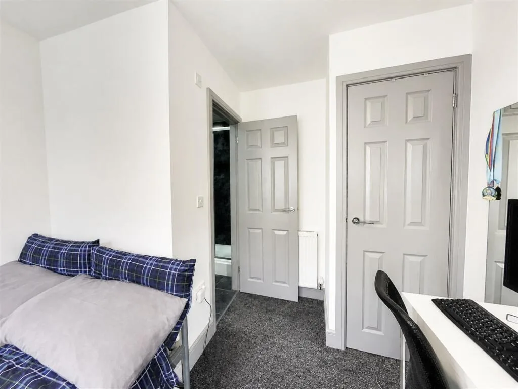 6 bedroom house for rent