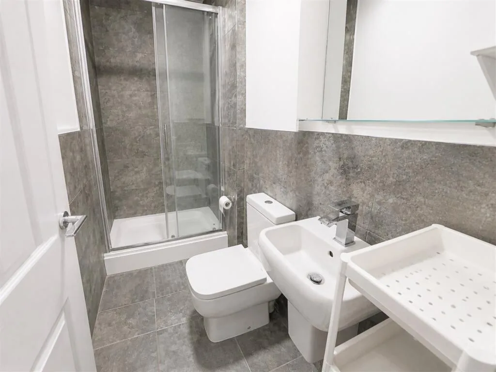 6 bedroom house for rent