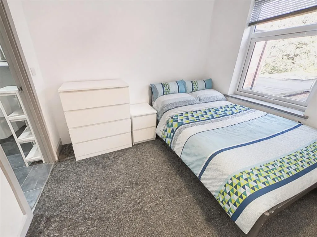 6 bedroom house for rent
