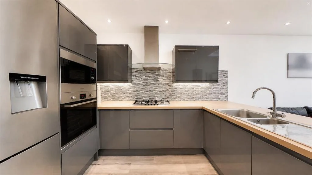 6 bedroom house for rent