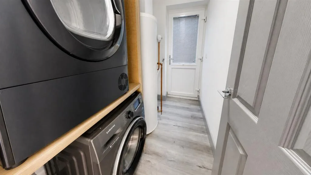 6 bedroom house for rent