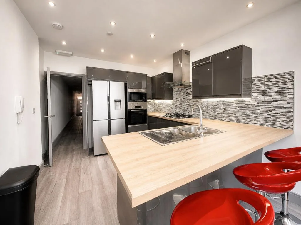 6 bedroom house for rent