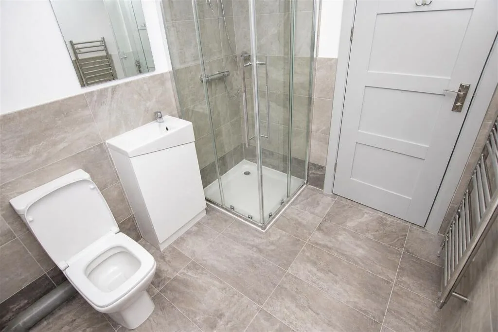 6 bedroom house for rent