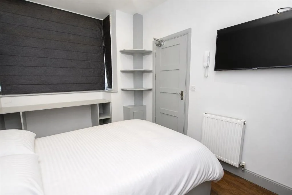 6 bedroom house for rent