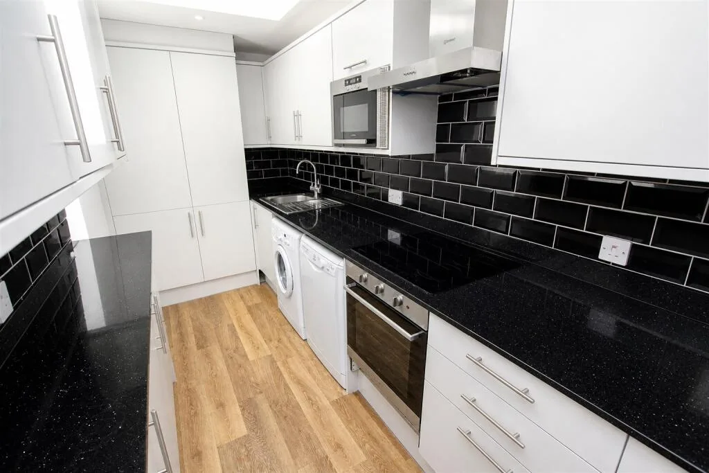 6 bedroom house for rent
