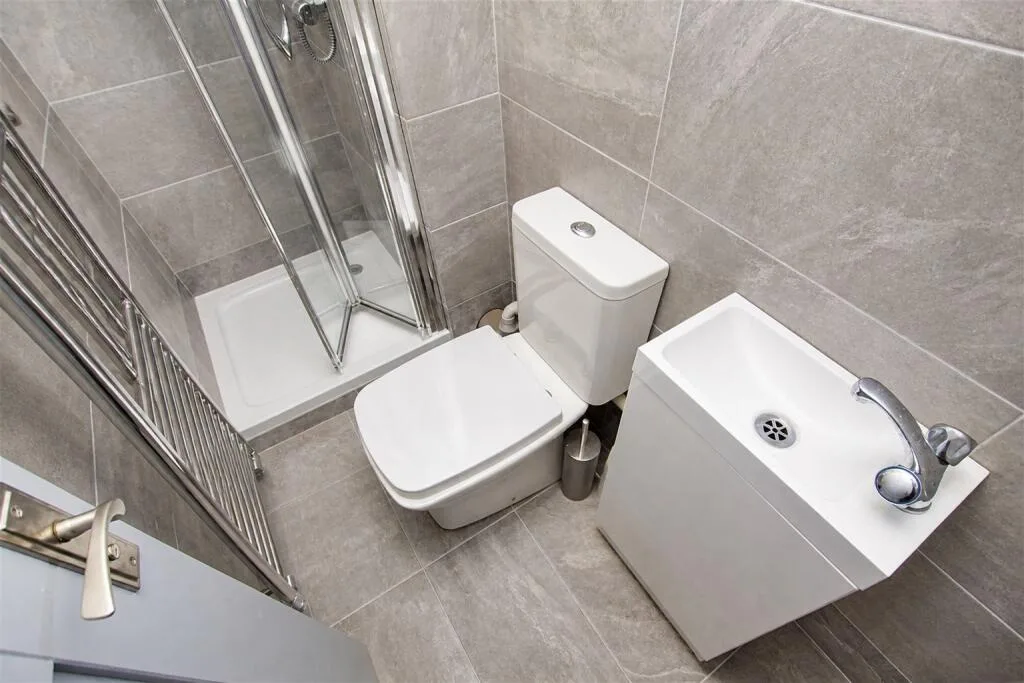 6 bedroom house for rent