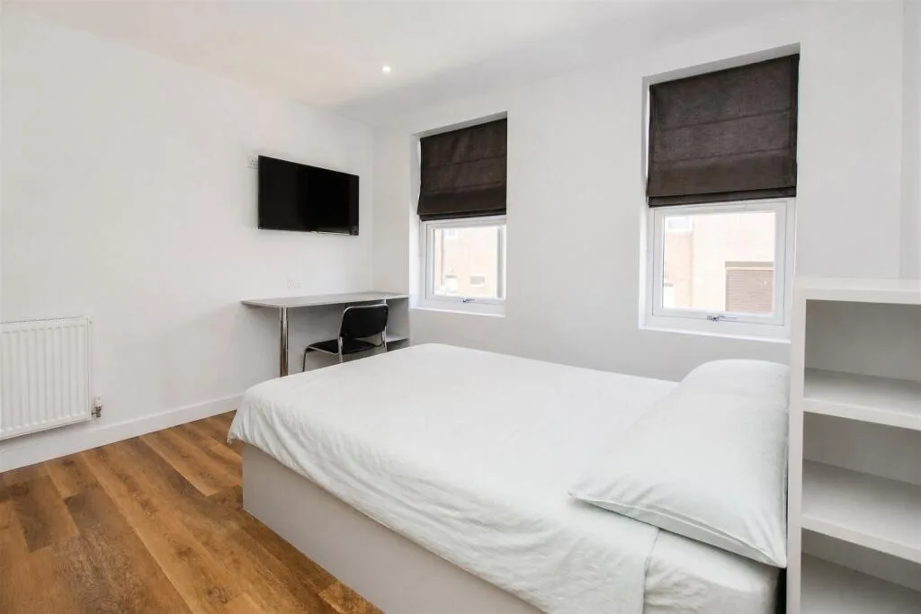 6 bedroom house for rent