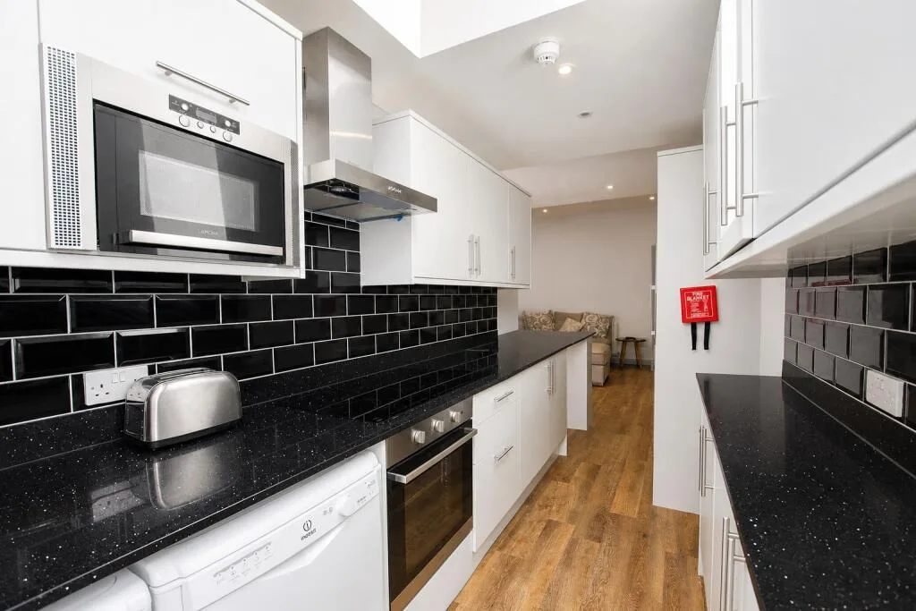 6 bedroom house for rent