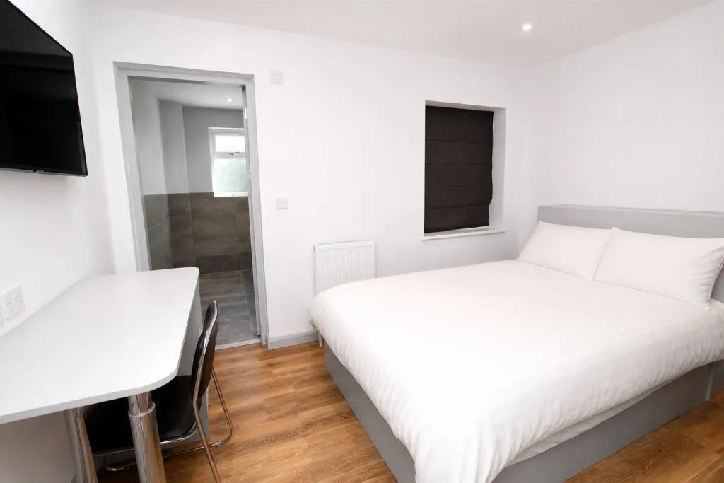 6 bedroom house for rent