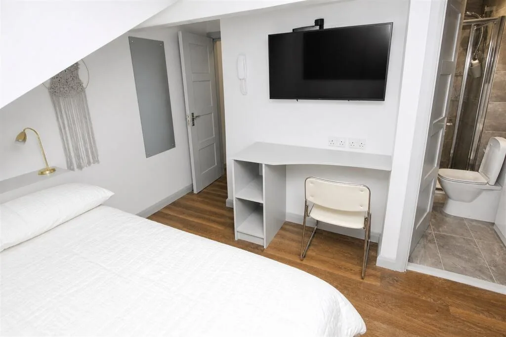 6 bedroom house for rent