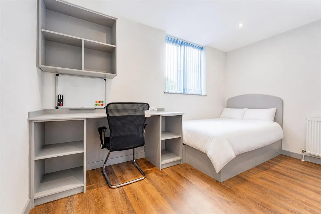 6 bedroom house for rent