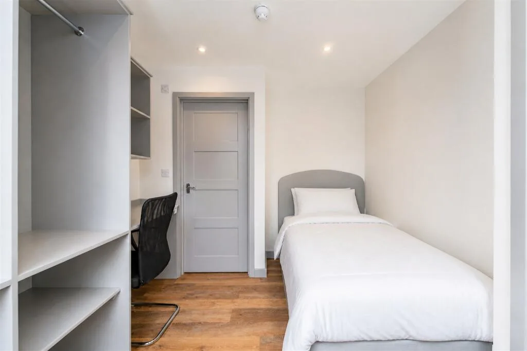 6 bedroom house for rent