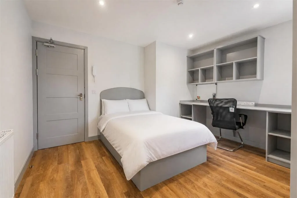 6 bedroom house for rent