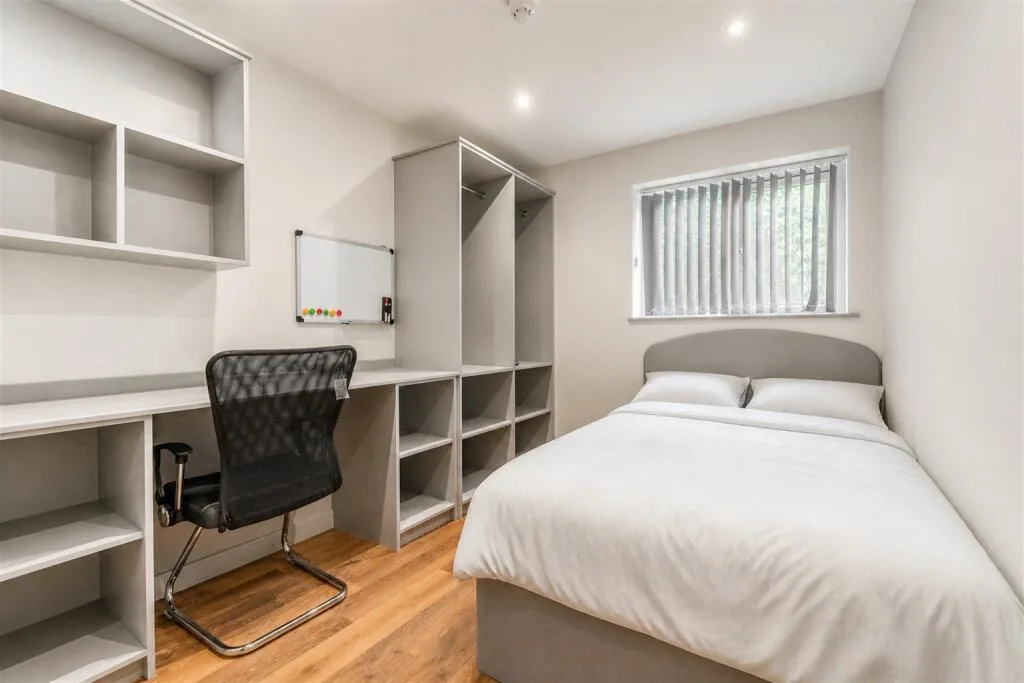 6 bedroom house for rent