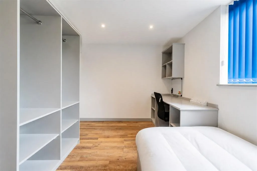 6 bedroom house for rent
