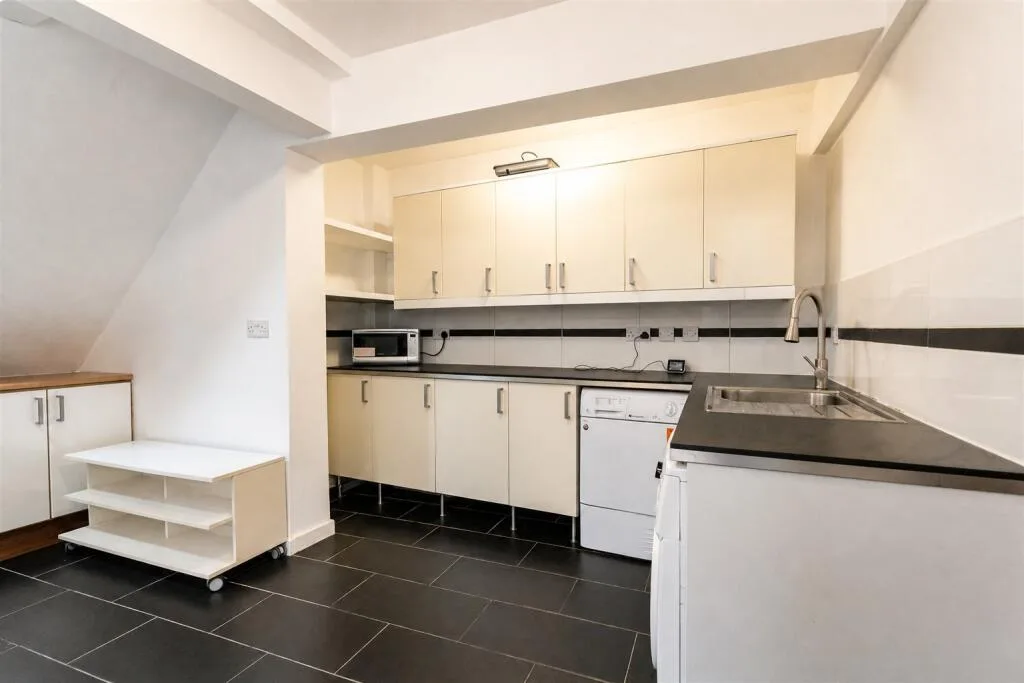 6 bedroom house for rent