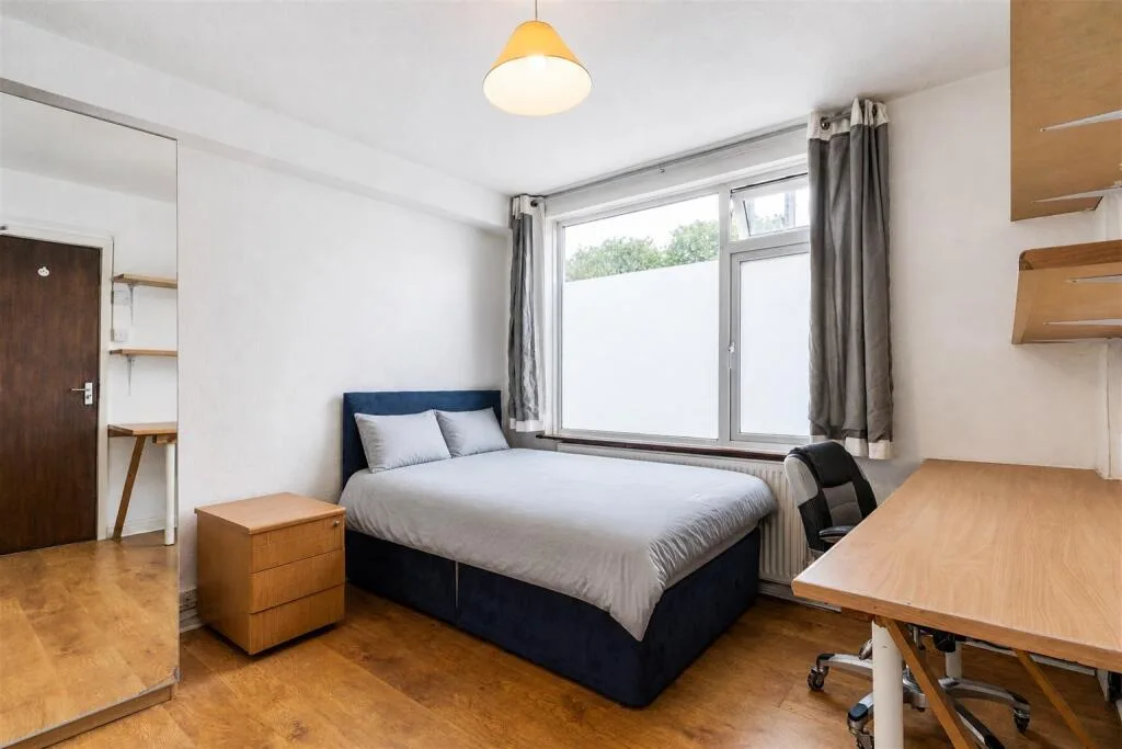 6 bedroom house for rent