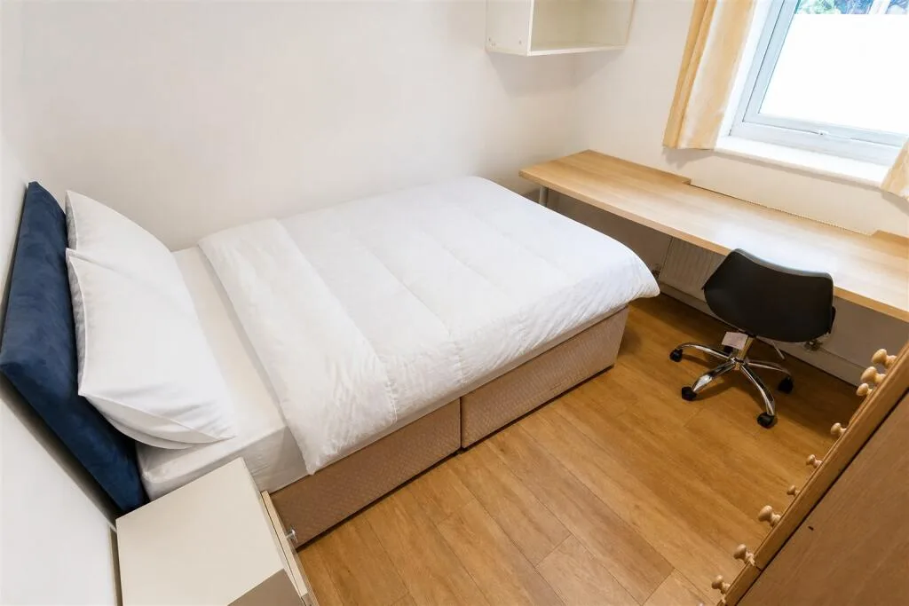 6 bedroom house for rent
