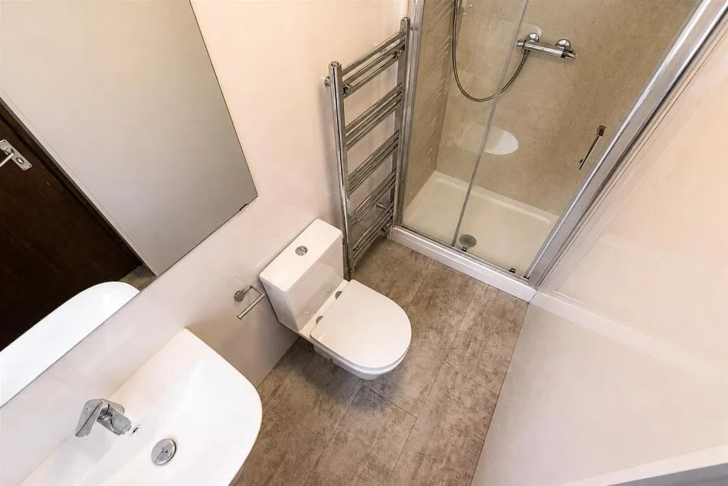 6 bedroom house for rent