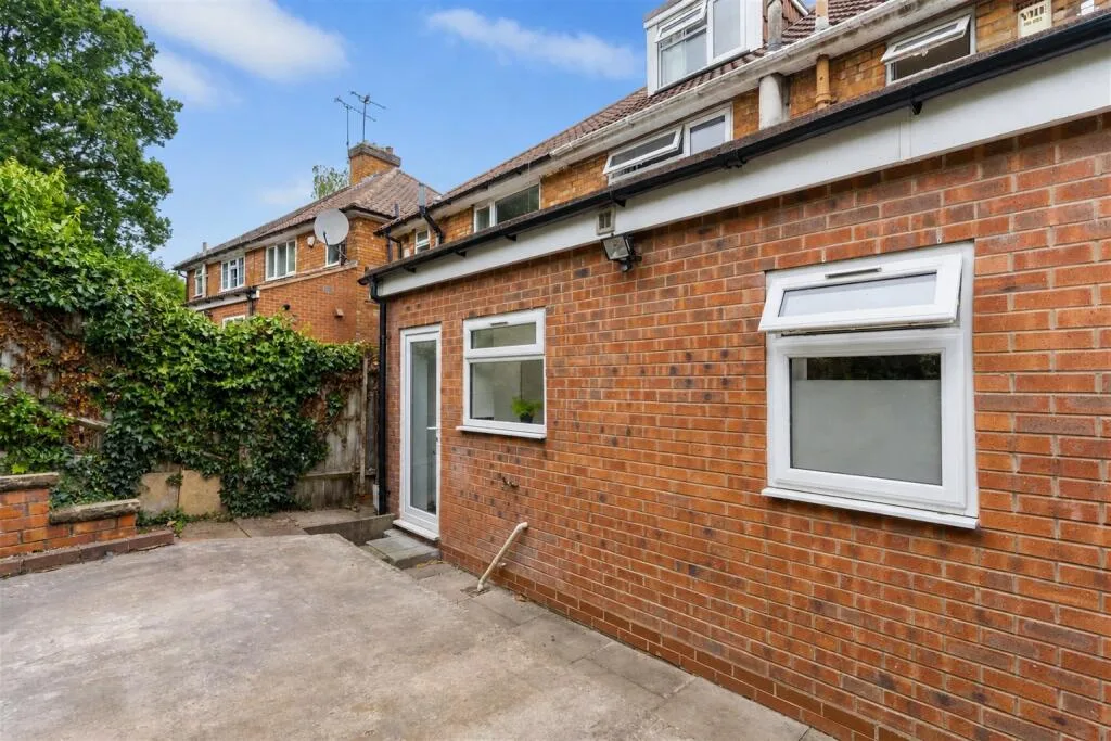 6 bedroom house for rent