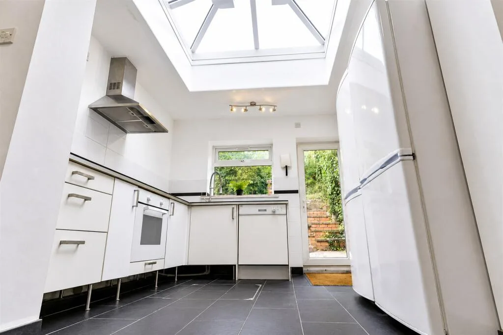 6 bedroom house for rent