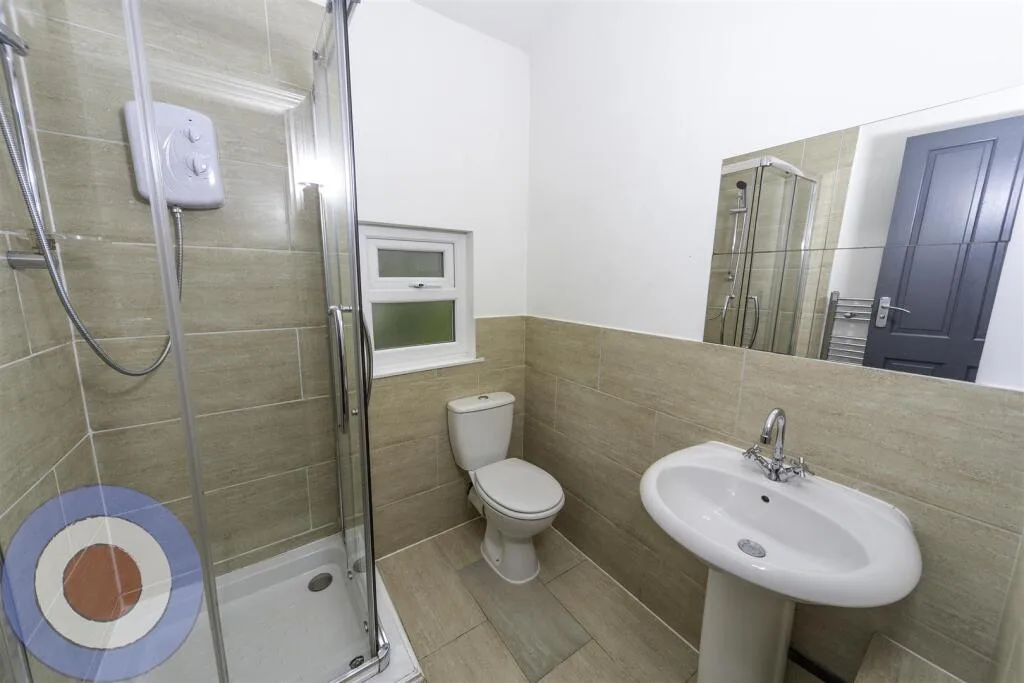 5 bedroom terraced house for rent