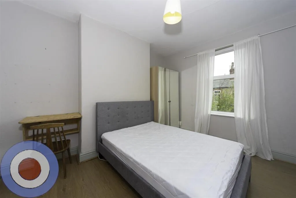 5 bedroom terraced house for rent