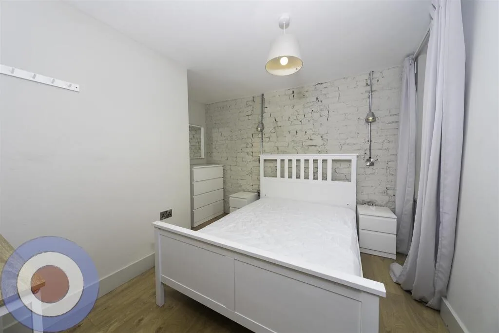 8 bedroom terraced house for rent