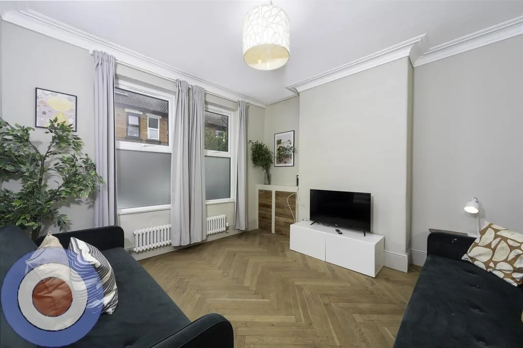 8 bedroom terraced house for rent