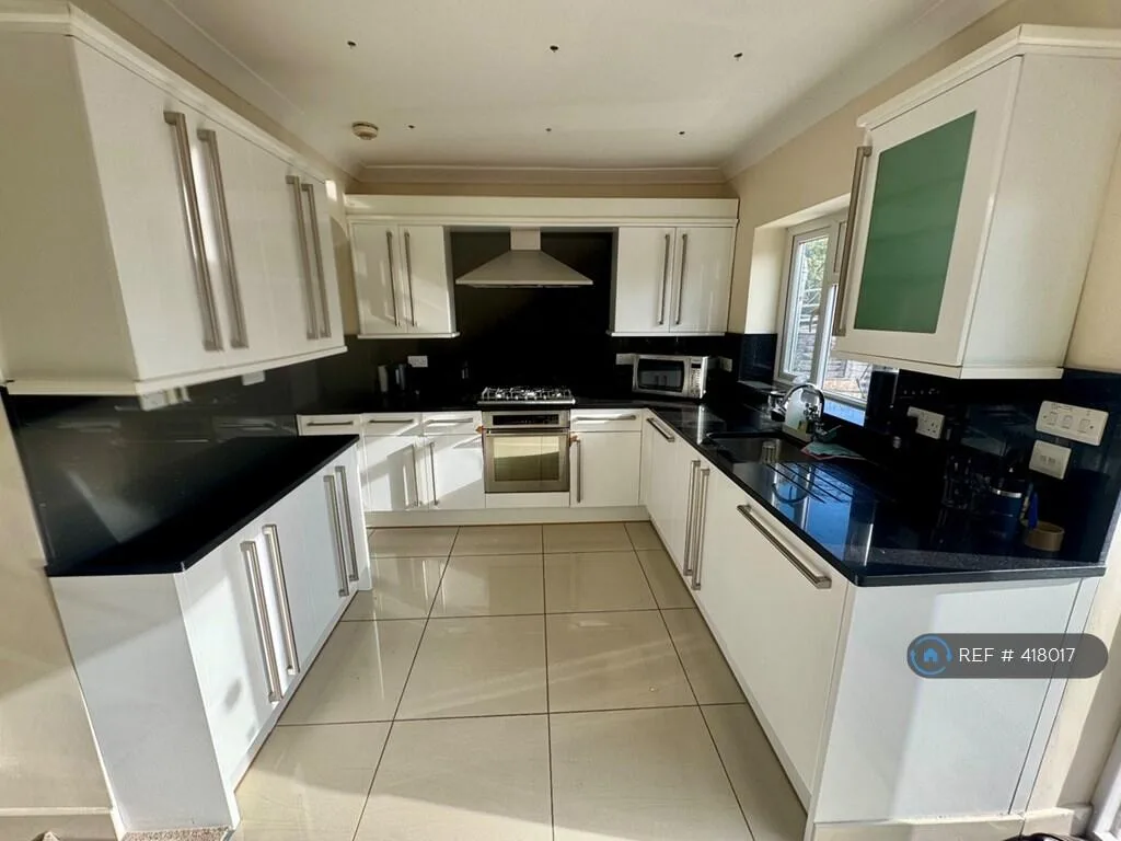 5 bedroom semi-detached house for rent