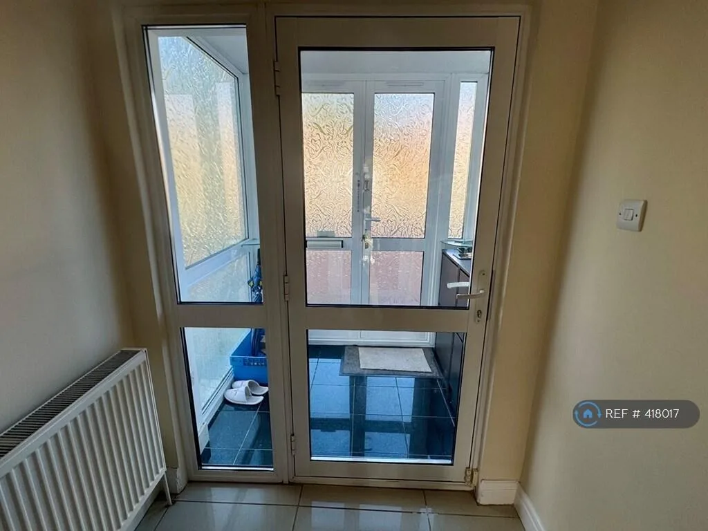 5 bedroom semi-detached house for rent