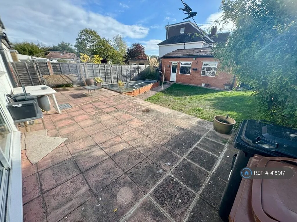5 bedroom semi-detached house for rent