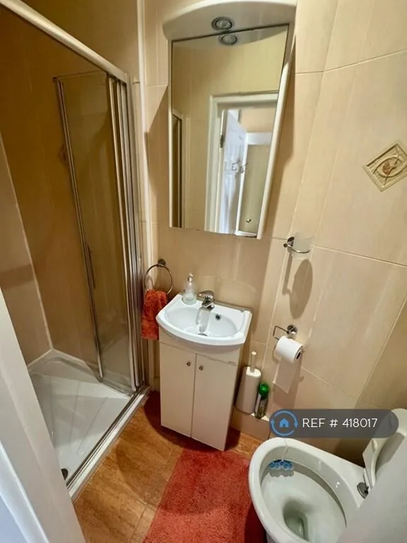 5 bedroom semi-detached house for rent