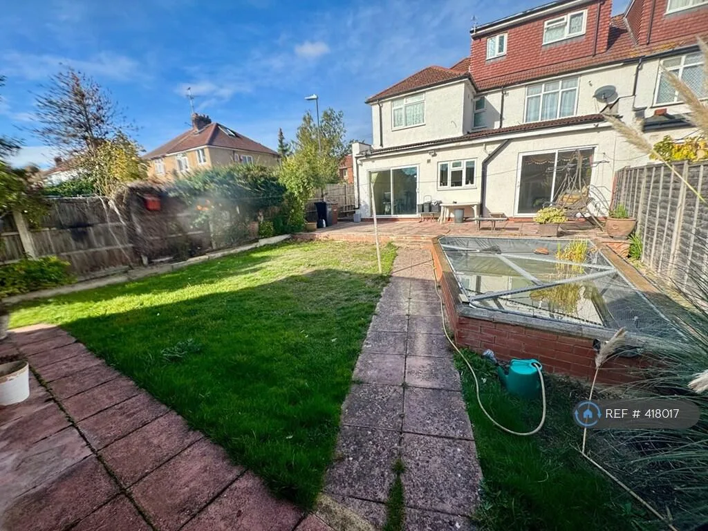5 bedroom semi-detached house for rent
