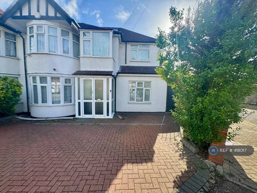 5 bedroom semi-detached house for rent