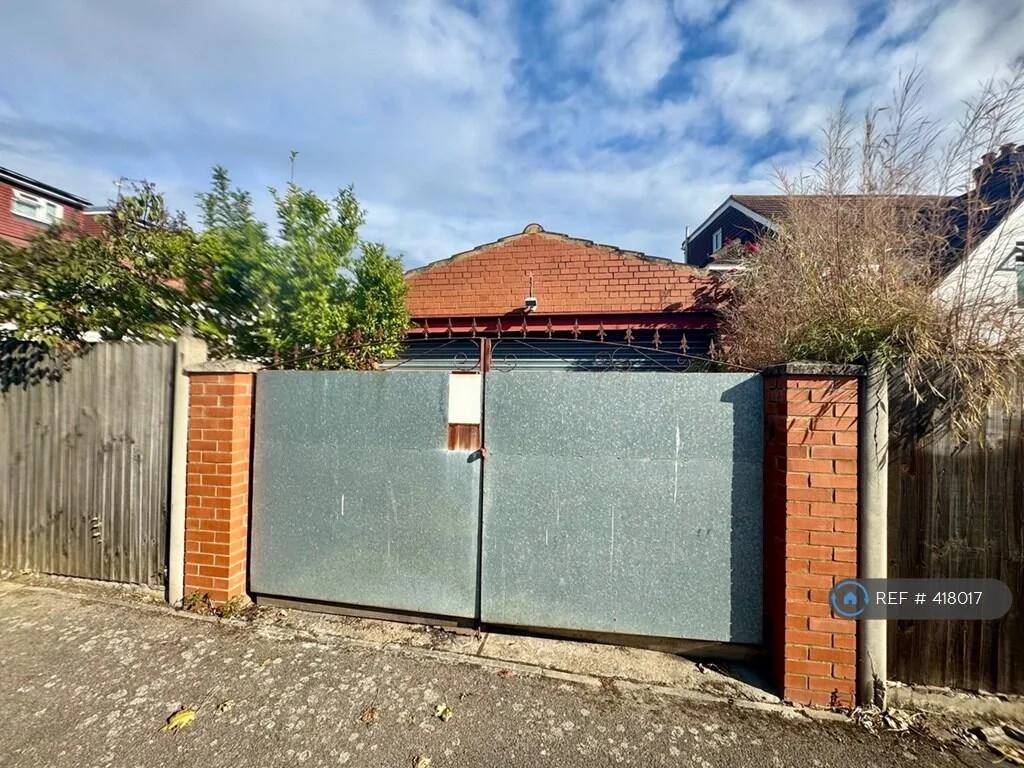 5 bedroom semi-detached house for rent