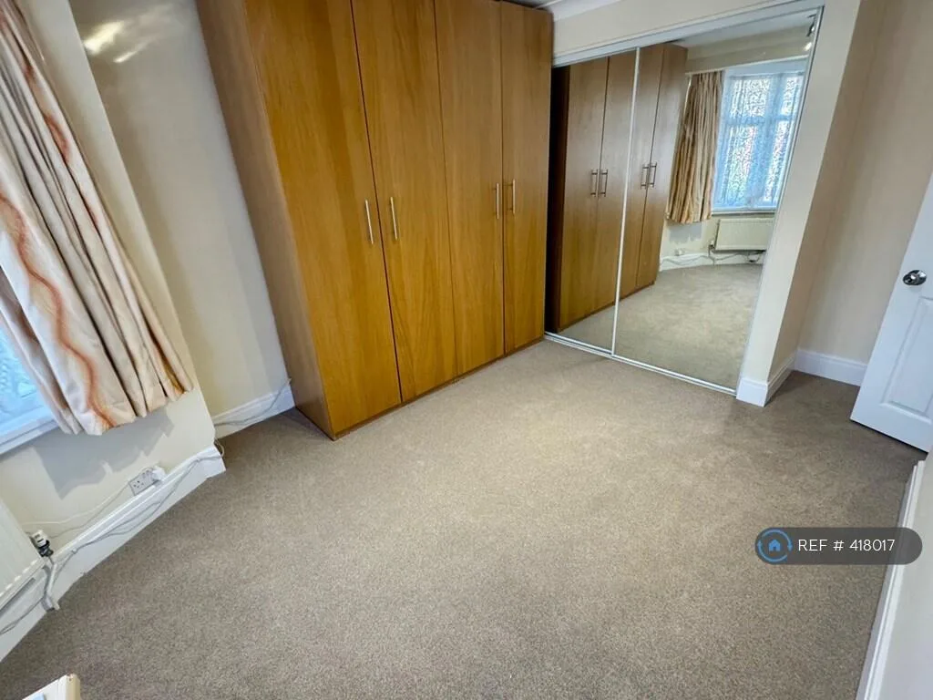 5 bedroom semi-detached house for rent