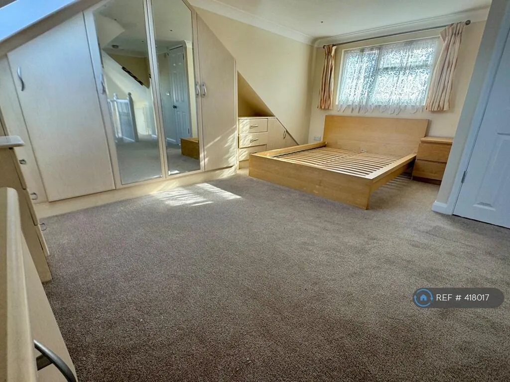 5 bedroom semi-detached house for rent